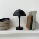 Lampe de table noire